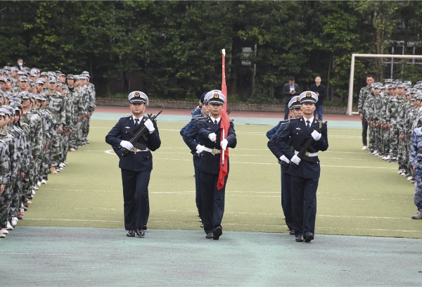 四川国际标榜职业学院隆重举行新生军训总结暨入学仪式