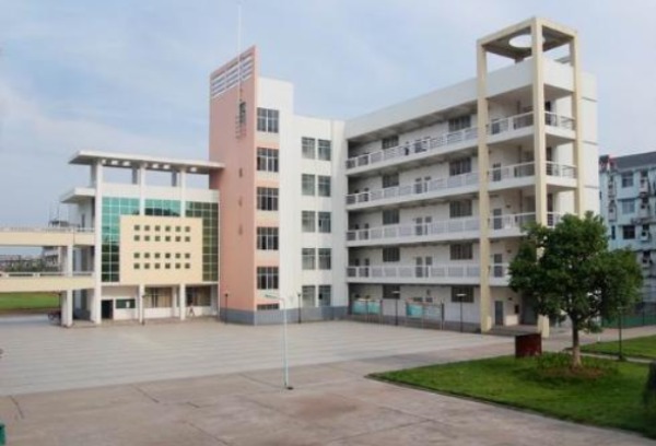四川省华蓥职业技术学校是公办还是民办学校？