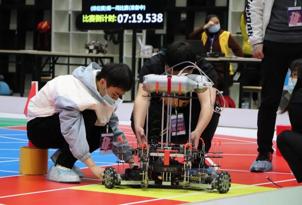 第五届四川省大学生机器人大赛在我校举行