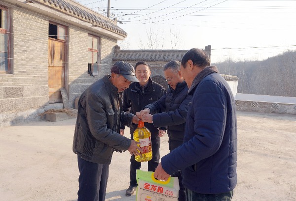 张希中教授以《党的十九届五中全会精神解读》为题作宣讲