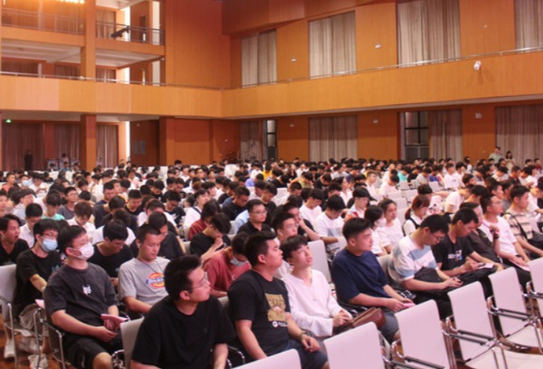 仰恩大学召开2021年秋季征兵毕业生专场动员会