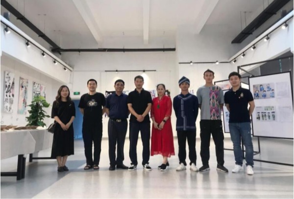 柳州市民宗委副主任刘振中到我院指导参加“互联网+”少数民族学生的创业项目