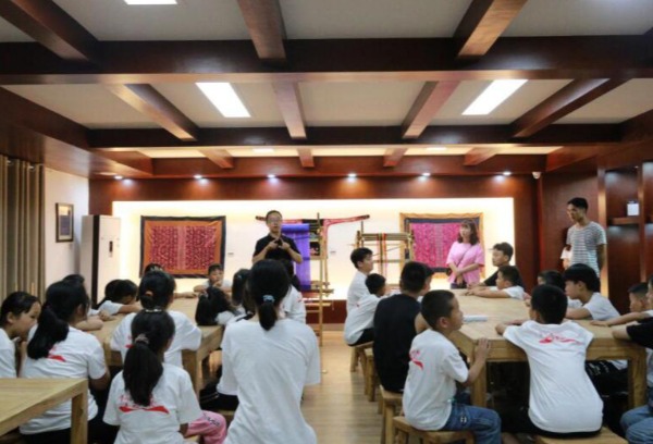 剑河县革东镇方陇村27名小学生走进学院参加研学体验活动