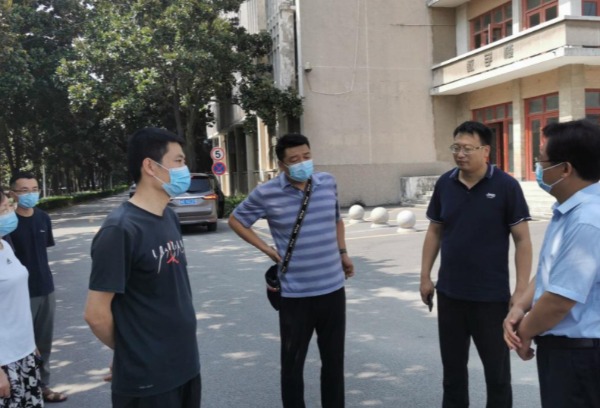 河南工业职业技术学院领导深入一线督查疫情防控工作