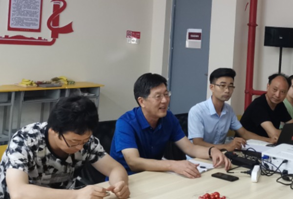 长江艺术工程职业学院召开青年教师座谈会