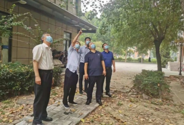 省教育厅二级巡视员李培俊到郑州工程技术学院督导检查疫情防控和灾后重建等工作