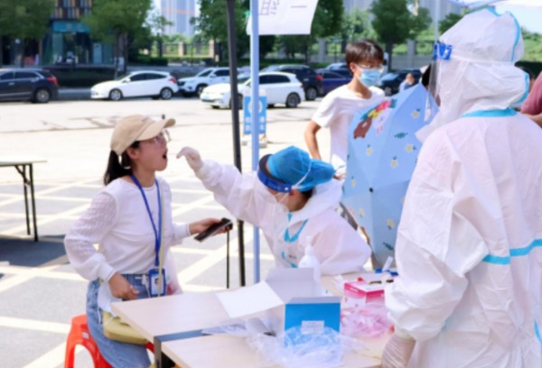 武昌工学院开展秋季开学返校教职工全员核酸检测工作