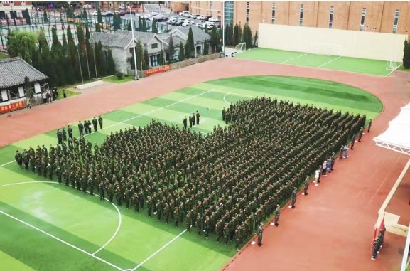 学校召开2021级新生军训开营仪式暨军训动员大会