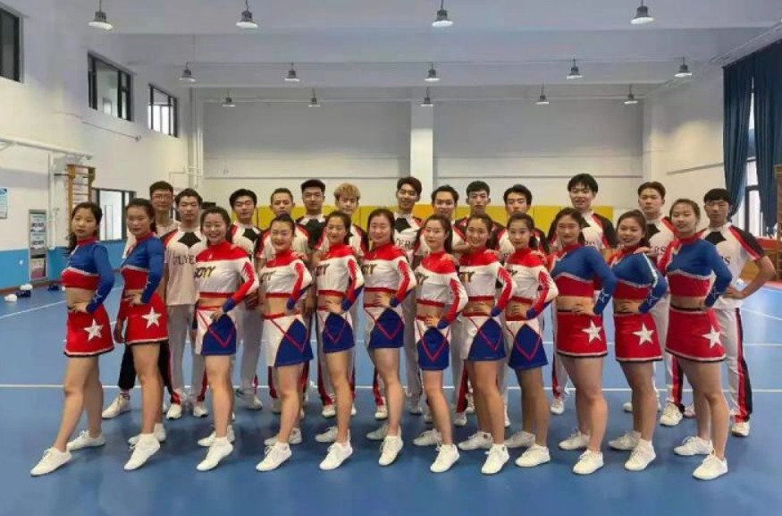 彩之梦啦啦队在“全国啦啦操联赛（太原站）”中取得优异成绩