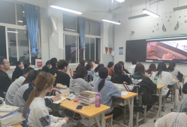 学工处组织召开预防网络诈骗主题班会