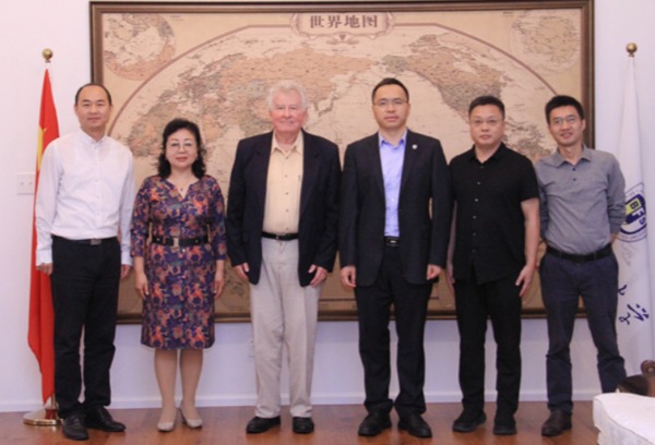 著名汉学家、国际儒学联合会副会长安乐哲访问北外