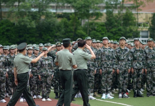 标榜学院举行2021级新生军训结业典礼暨新生入学仪式