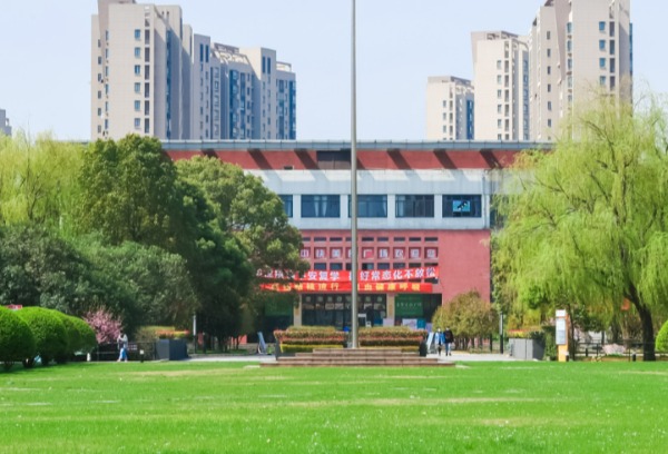 上海工艺美术职业学院地址在哪里？