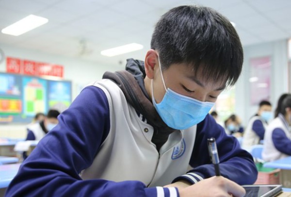 初中不参加中考有毕业证吗？