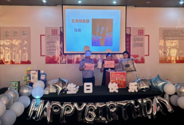 “一岁一礼 一寸欢喜”　重庆市聚英技工学校2023年第二、三季度生日会