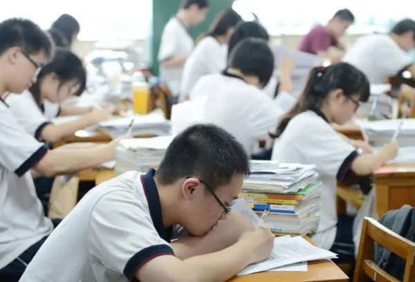 多地中考非应届生需扣减分数再参加录取，原因为何