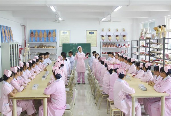 中职学护理还是康复？