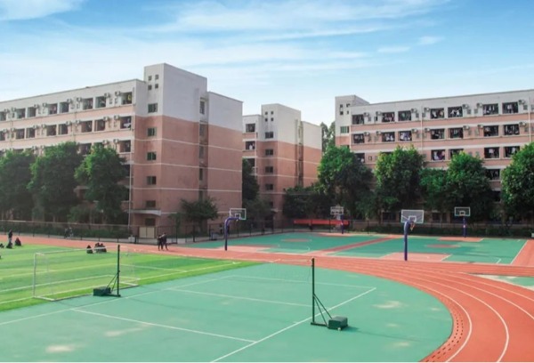 去民办中职学校读书好吗？中职学校的升学班和**班有什么区别？