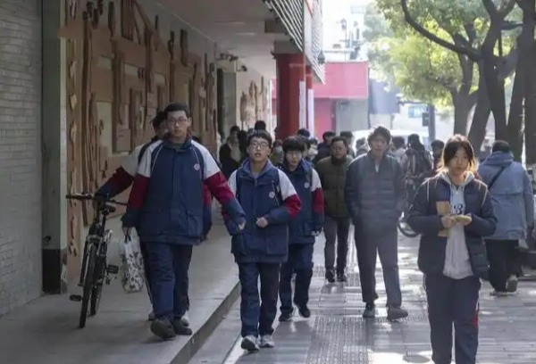 2025年首场“高考”低调启幕