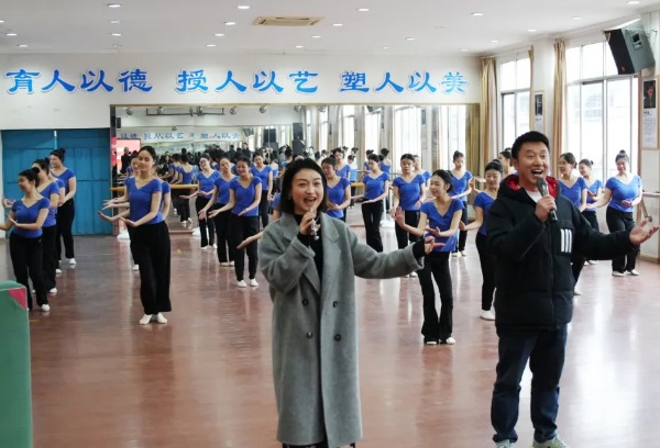 【四川省射洪市职业中专学校】市委常委、组织部部长、市总工会主席甘健新到市职中调研指导工作