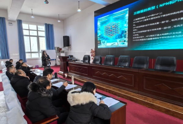 凝“新”聚力，“师”路启航——眉山电子职业技术学校开展新进教师汇报课活动