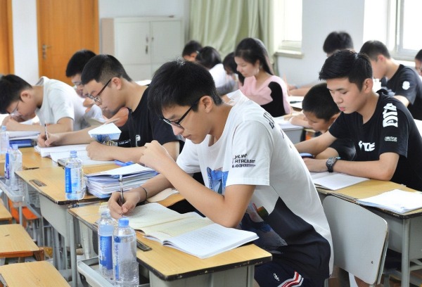 家长称大量河南中学生“中考转学”至黑龙江大庆各个中学，官方回应