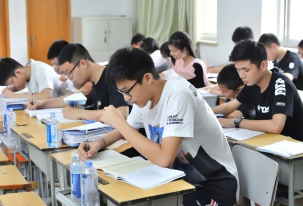 复读生可以参加单招吗？