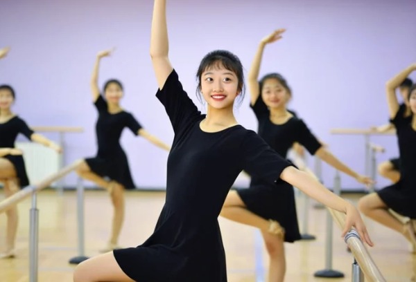 艺术类本科批平行志愿填报要求是什么？